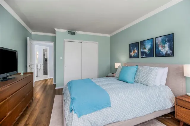 $285,000 | 4740 Roanoke Parkway, Unit 201, Kansas City, MO 64112