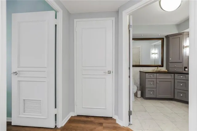 $285,000 | 4740 Roanoke Parkway, Unit 201, Kansas City, MO 64112