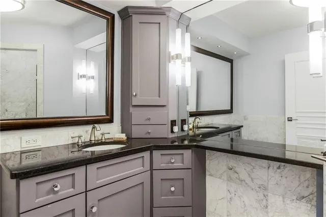 $285,000 | 4740 Roanoke Parkway, Unit 201, Kansas City, MO 64112