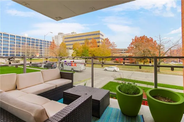 $285,000 | 4740 Roanoke Parkway, Unit 201, Kansas City, MO 64112