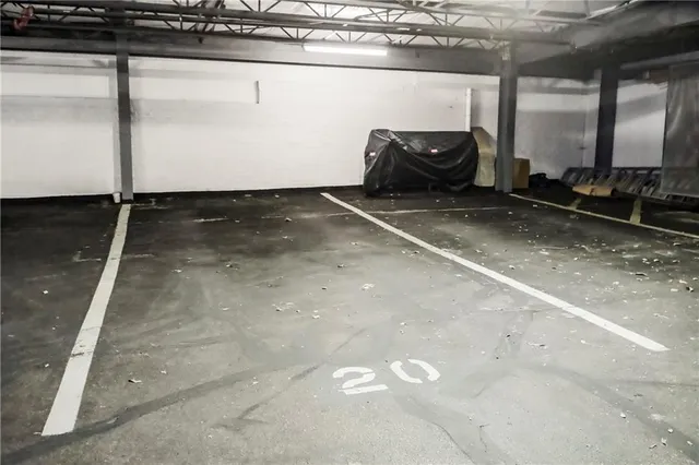 $285,000 | 4740 Roanoke Parkway, Unit 201, Kansas City, MO 64112