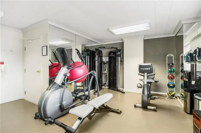 $285,000 | 4740 Roanoke Parkway, Unit 201, Kansas City, MO 64112