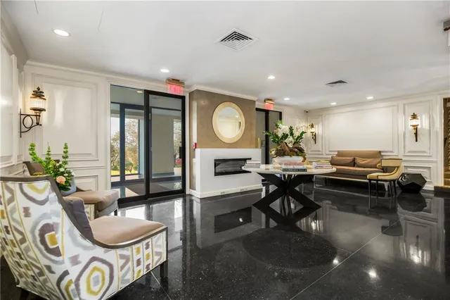 $285,000 | 4740 Roanoke Parkway, Unit 201, Kansas City, MO 64112