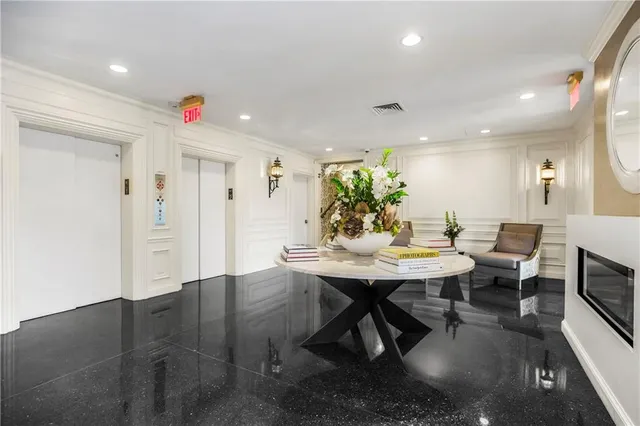 $285,000 | 4740 Roanoke Parkway, Unit 201, Kansas City, MO 64112