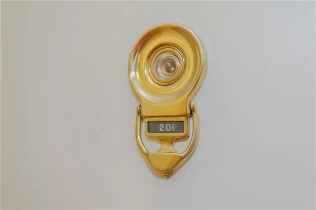 $285,000 | 4740 Roanoke Parkway, Unit 201, Kansas City, MO 64112