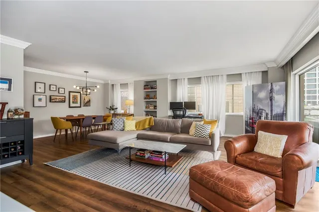 $285,000 | 4740 Roanoke Parkway, Unit 201, Kansas City, MO 64112