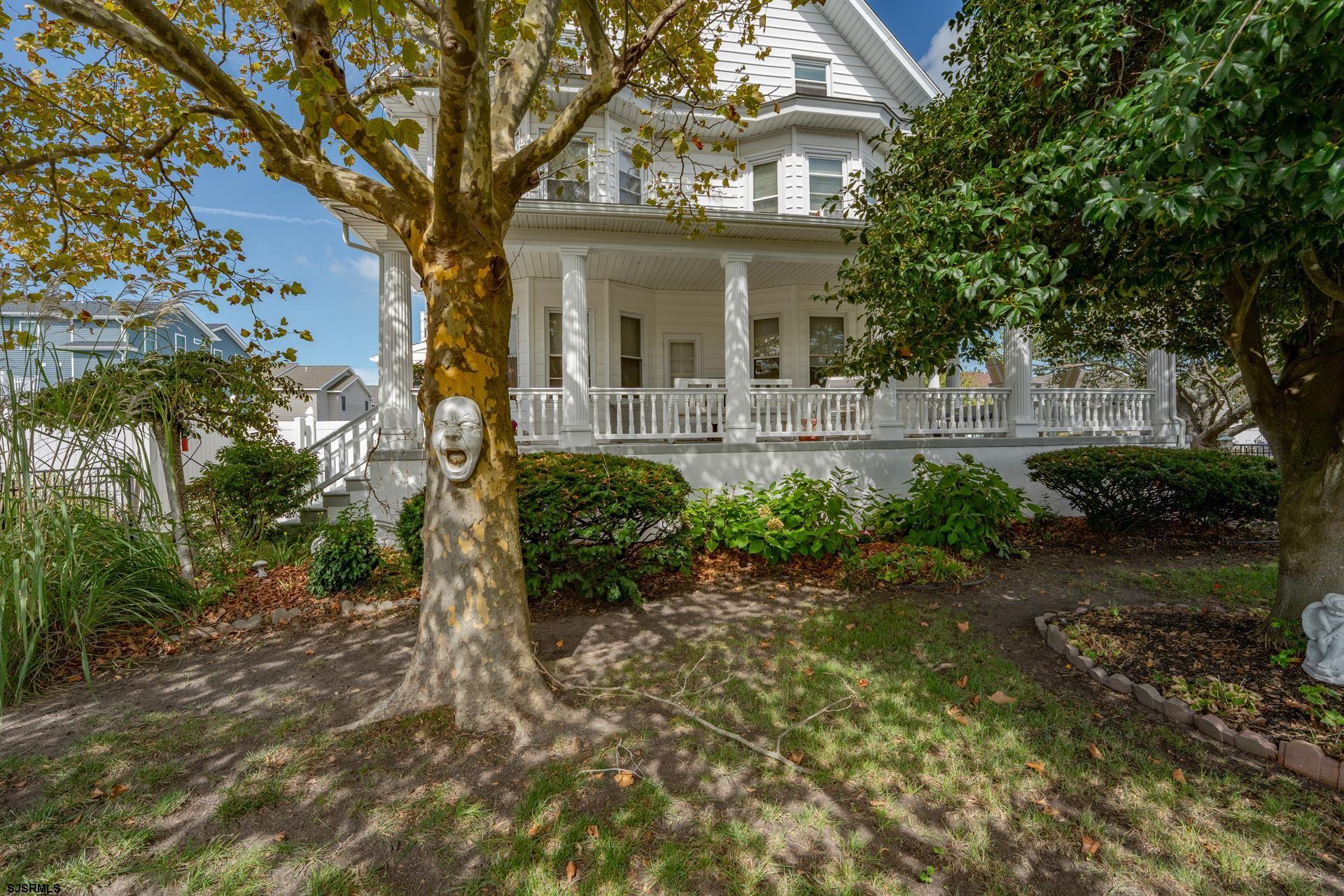 216 East Fern Road Wildwood Crest, NJ 08260 - Photo 6 of 93 a front view of a house with garden