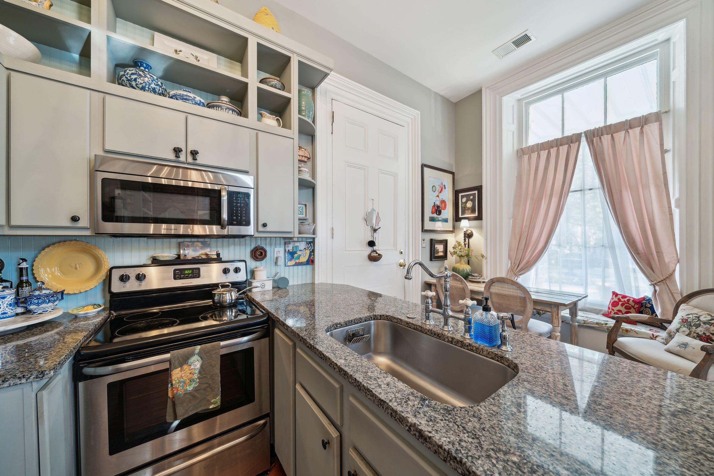 12 Bee Street, Unit A Charleston, SC 29403 - Photo 22 of 49 12BeeSt-KeenEyeMarketing-024