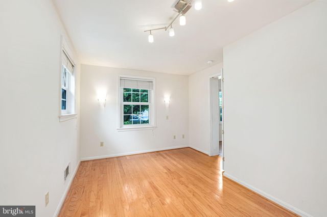 $940,000 | 1016 North Quantico Street, Arlington, VA 22205