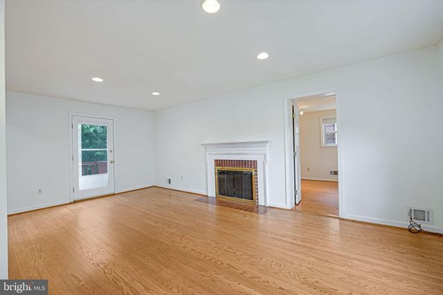 $940,000 | 1016 North Quantico Street, Arlington, VA 22205