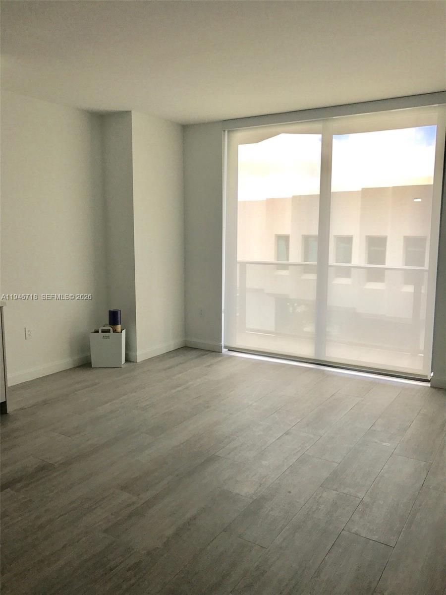 55 Southwest 9th Street, Unit 2807 Miami, FL 33130 - Photo 6 of 20 an empty room with a window