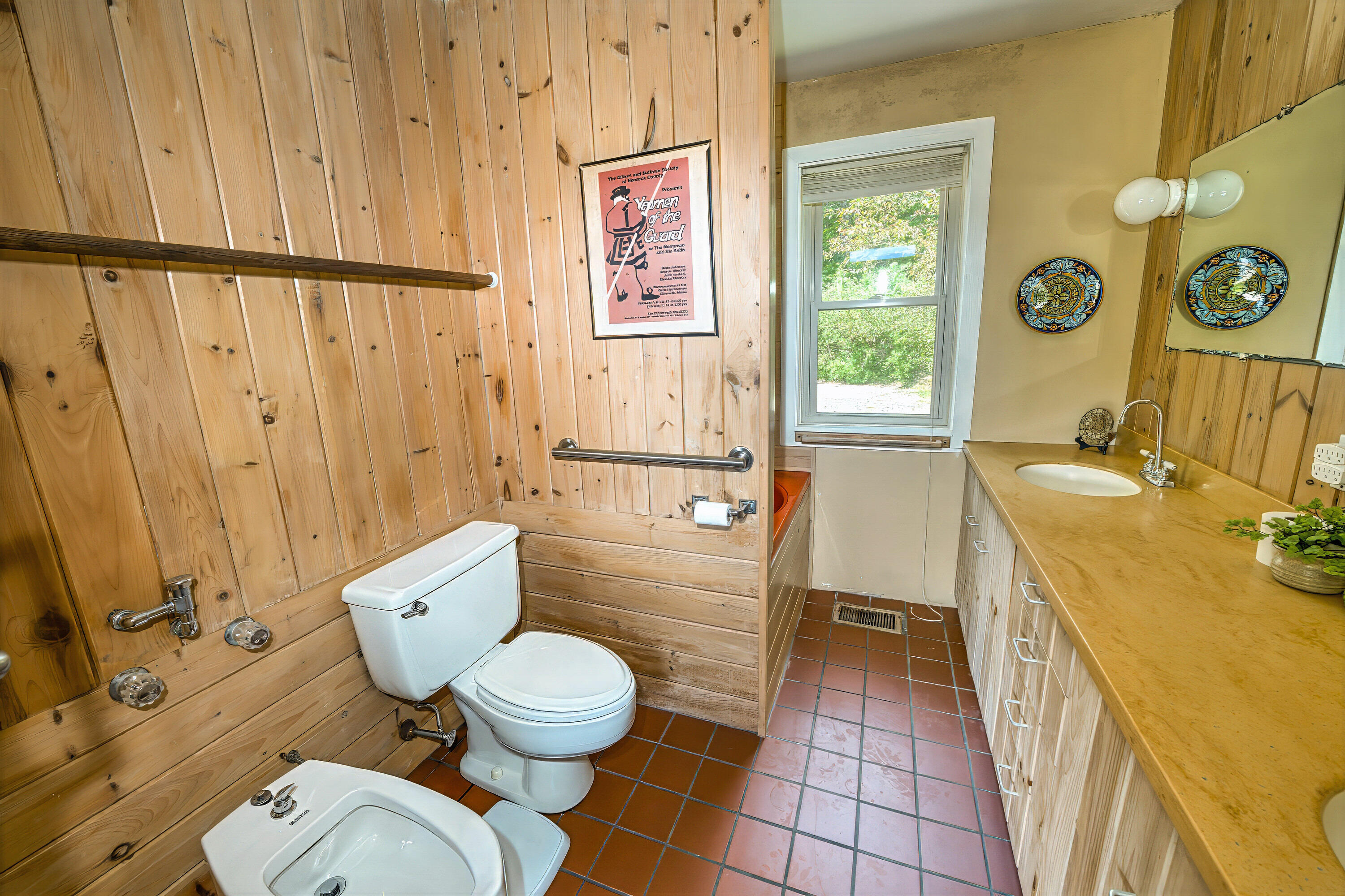 557 S Road Holden, ME 04429 - Photo 29 of 34 Primary Bath in West Wing