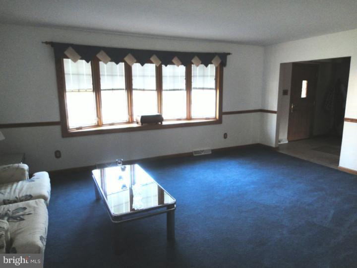 26 Ranoldo Terrace Cherry Hill, NJ 08034 - Photo 3 of 25 Living Room