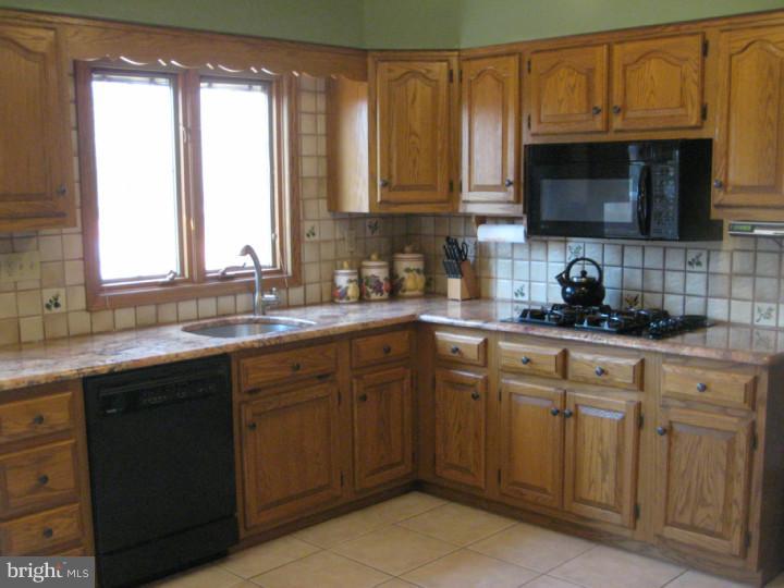 26 Ranoldo Terrace Cherry Hill, NJ 08034 - Photo 7 of 25 Kitchen