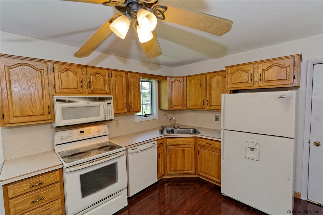 60 Meadowbrook Road Colonie, NY 12189 - Photo 8 of 21 Photo 8