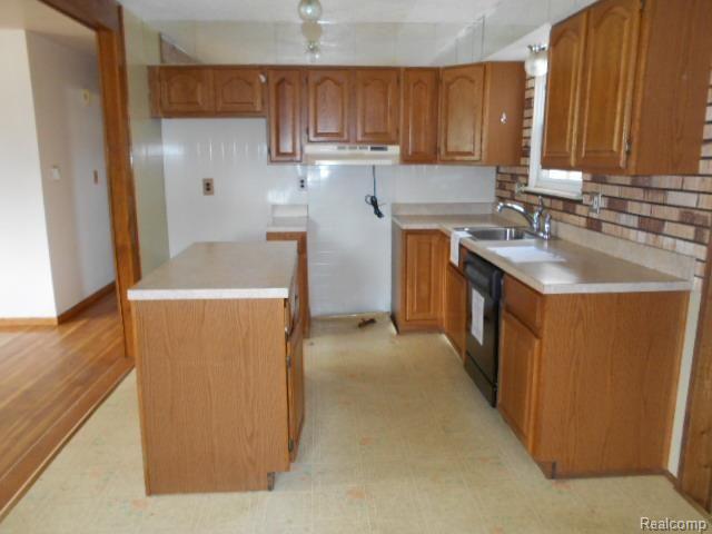 21814 Wick Road Taylor, MI 48180 - Photo 19 of 28 261-929760 Kitchen (1).jpg