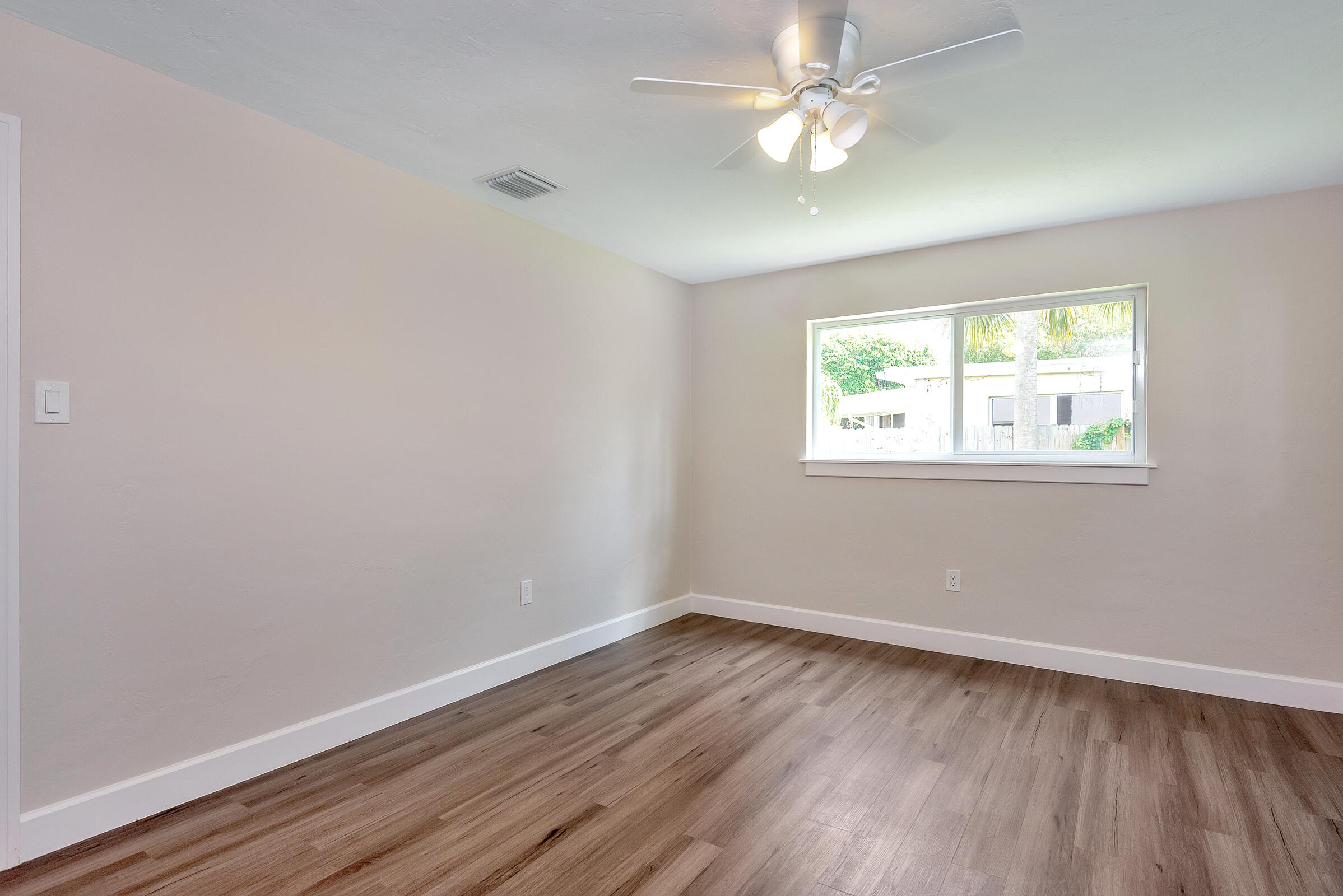2001 Collier Avenue Lake Worth, FL 33461 - Photo 29 of 47 2001 - 039