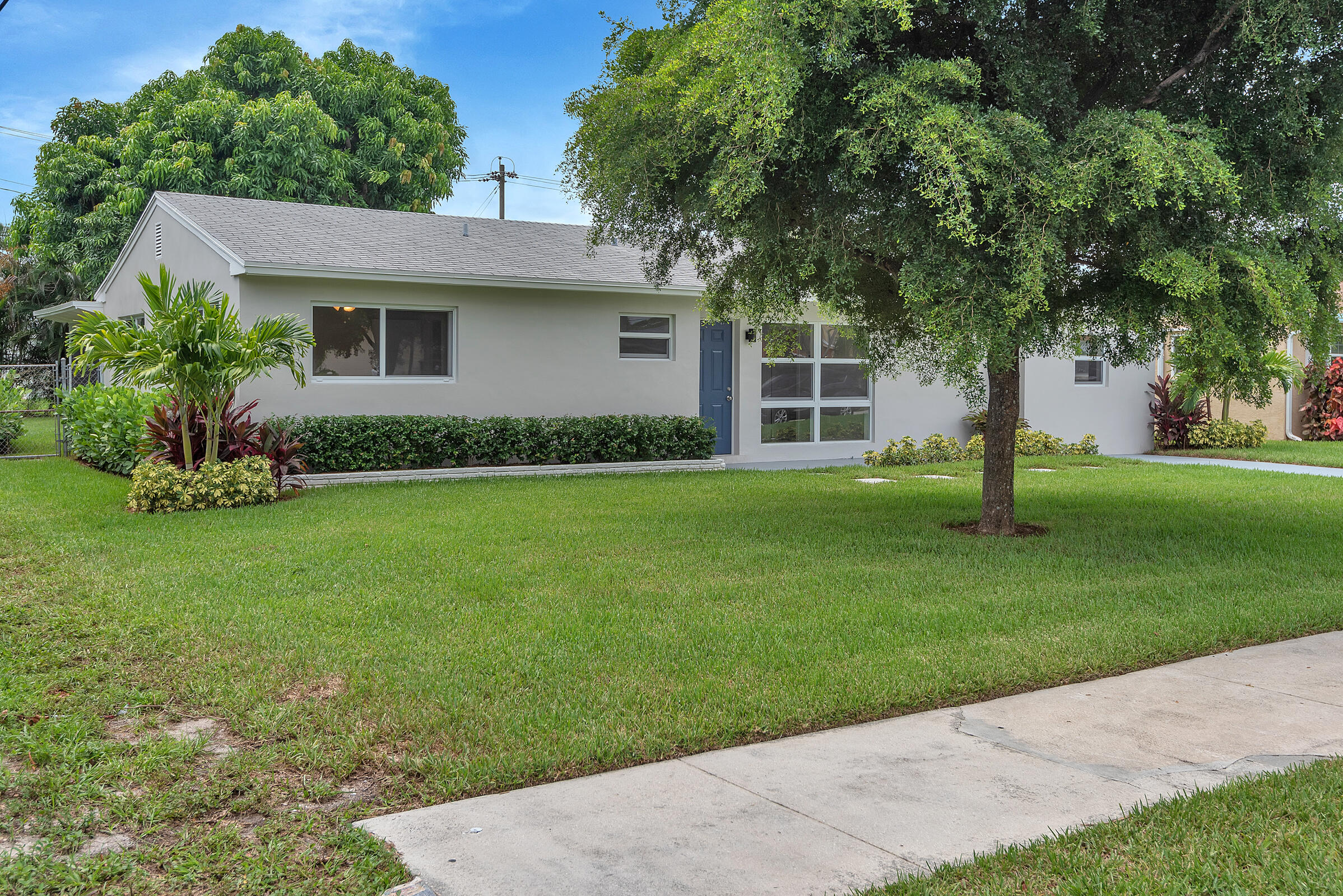 2001 Collier Avenue Lake Worth, FL 33461 - Photo 4 of 47 2001 - 014