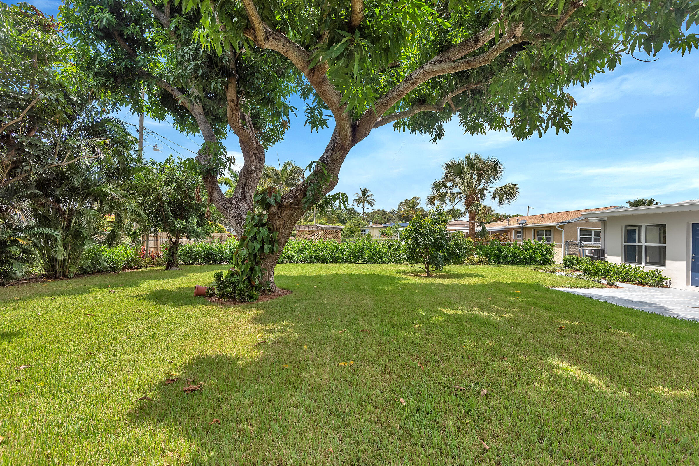 2001 Collier Avenue Lake Worth, FL 33461 - Photo 41 of 47 2001 - 051