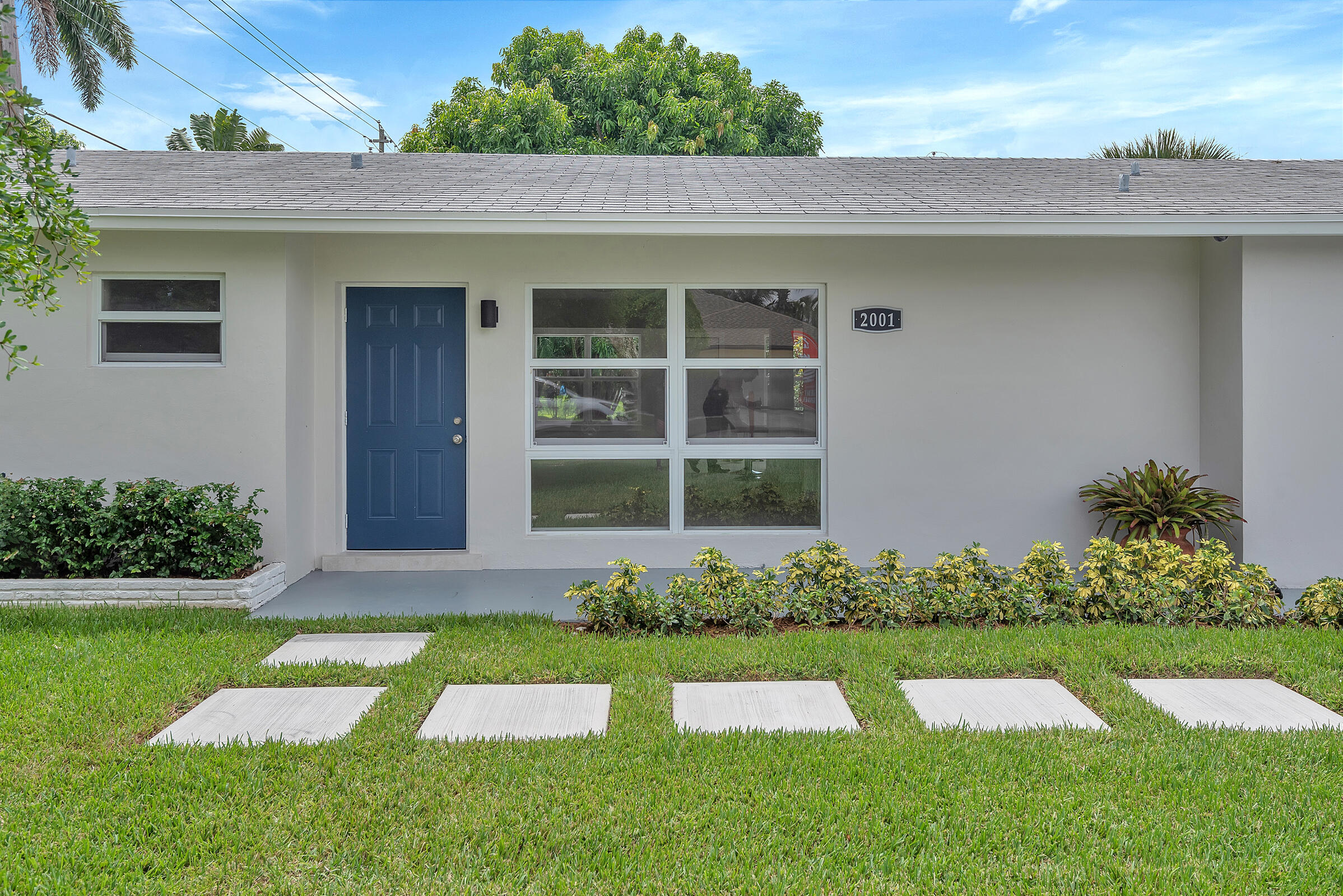 2001 Collier Avenue Lake Worth, FL 33461 - Photo 5 of 47 2001 - 015