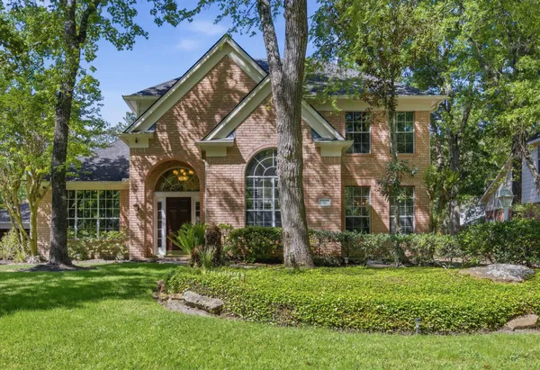 $699,000 | 26 East Sterling Pond Circle, The Woodlands, TX 77382