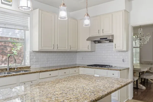 $699,000 | 26 East Sterling Pond Circle, The Woodlands, TX 77382