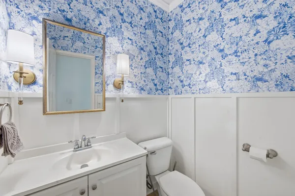 $699,000 | 26 East Sterling Pond Circle, The Woodlands, TX 77382