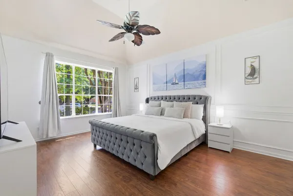 $699,000 | 26 East Sterling Pond Circle, The Woodlands, TX 77382