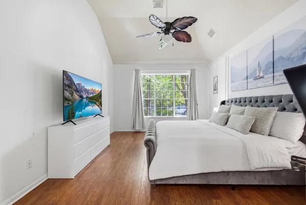 $699,000 | 26 East Sterling Pond Circle, The Woodlands, TX 77382