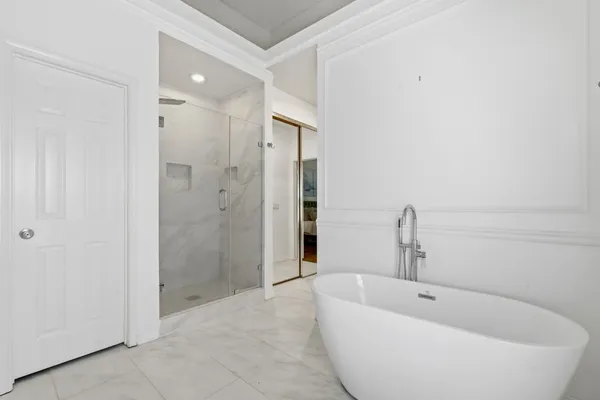 $699,000 | 26 East Sterling Pond Circle, The Woodlands, TX 77382