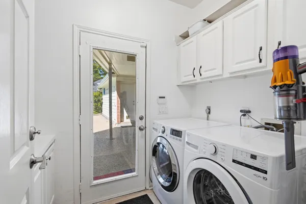 $699,000 | 26 East Sterling Pond Circle, The Woodlands, TX 77382