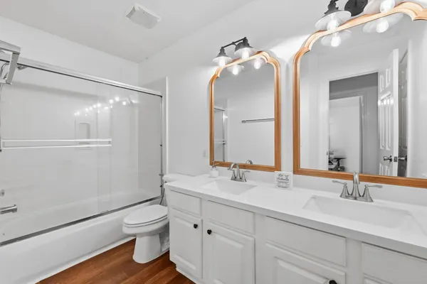 $699,000 | 26 East Sterling Pond Circle, The Woodlands, TX 77382