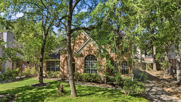 $699,000 | 26 East Sterling Pond Circle, The Woodlands, TX 77382