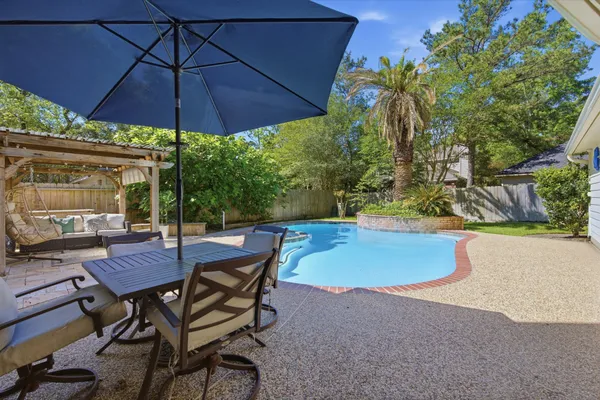 $699,000 | 26 East Sterling Pond Circle, The Woodlands, TX 77382