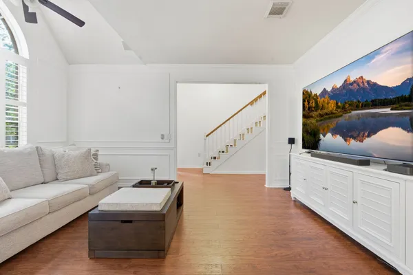 $699,000 | 26 East Sterling Pond Circle, The Woodlands, TX 77382