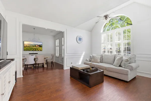 $699,000 | 26 East Sterling Pond Circle, The Woodlands, TX 77382