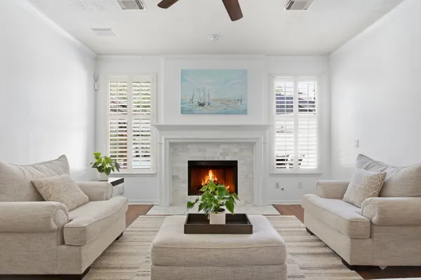 $699,000 | 26 East Sterling Pond Circle, The Woodlands, TX 77382