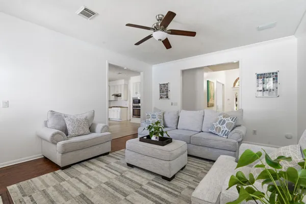 $699,000 | 26 East Sterling Pond Circle, The Woodlands, TX 77382