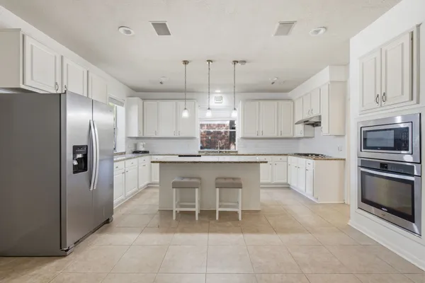 $699,000 | 26 East Sterling Pond Circle, The Woodlands, TX 77382