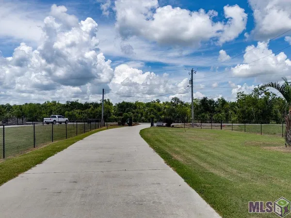 $279,900 | 1721 Dr Beatrous Road, Theriot, LA 70397