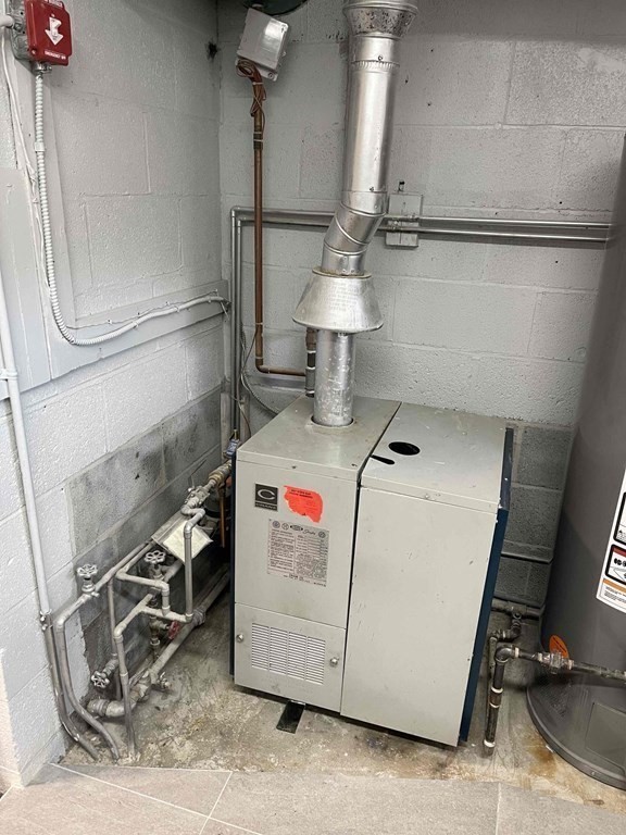 60 Corcoran Boulevard Springfield, MA 01118 - Photo 24 of 30 a utility room with dryer and washer