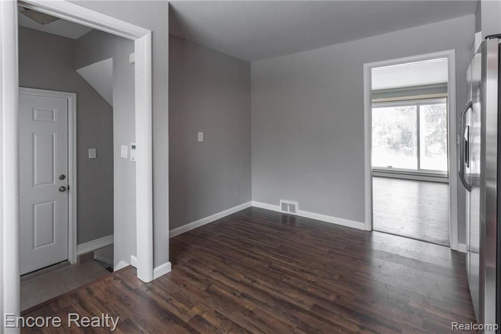28240 Farmington Road Farmington Hills, MI 48334 - Photo 13 of 22