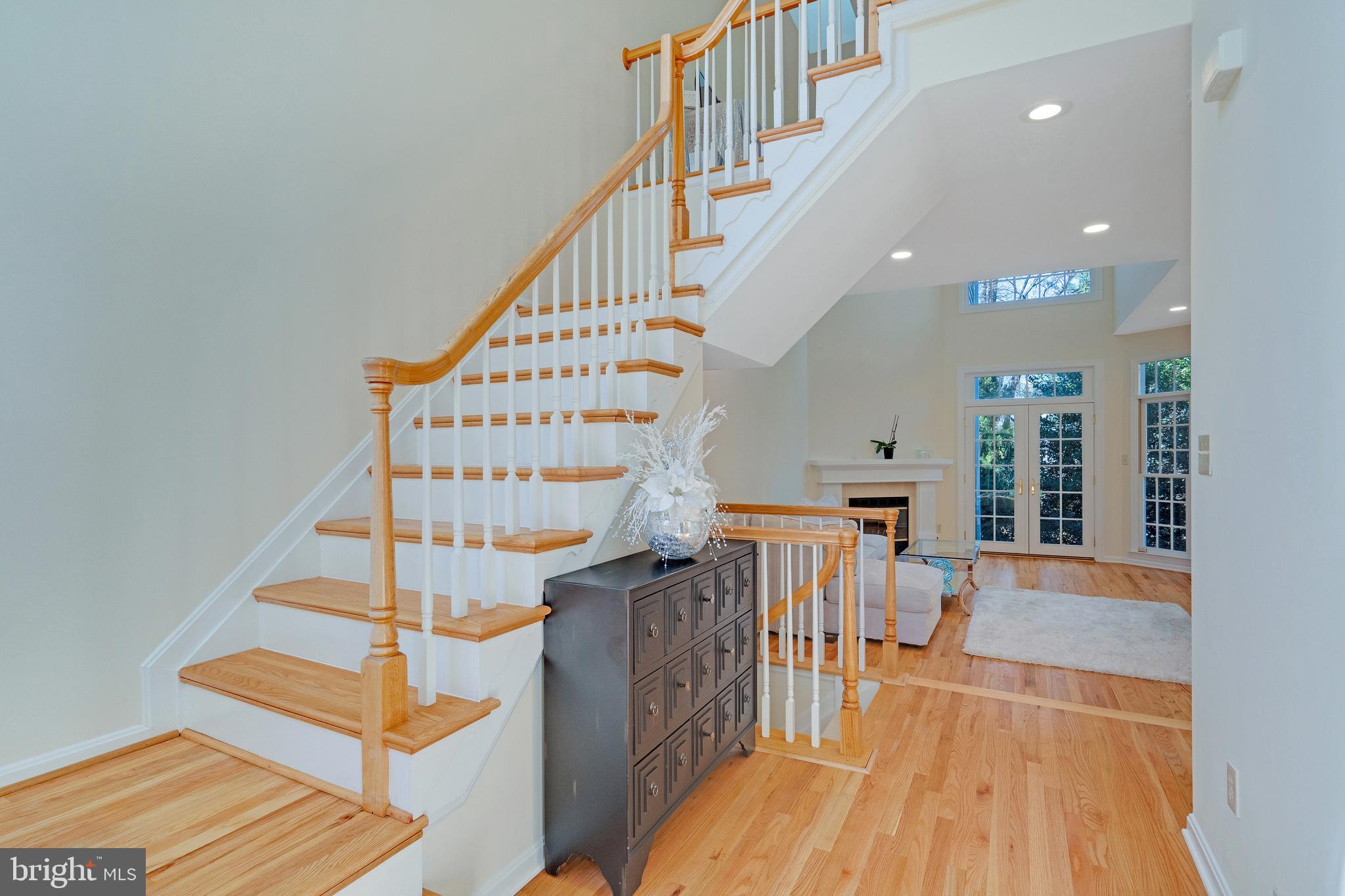Light and bright entryway