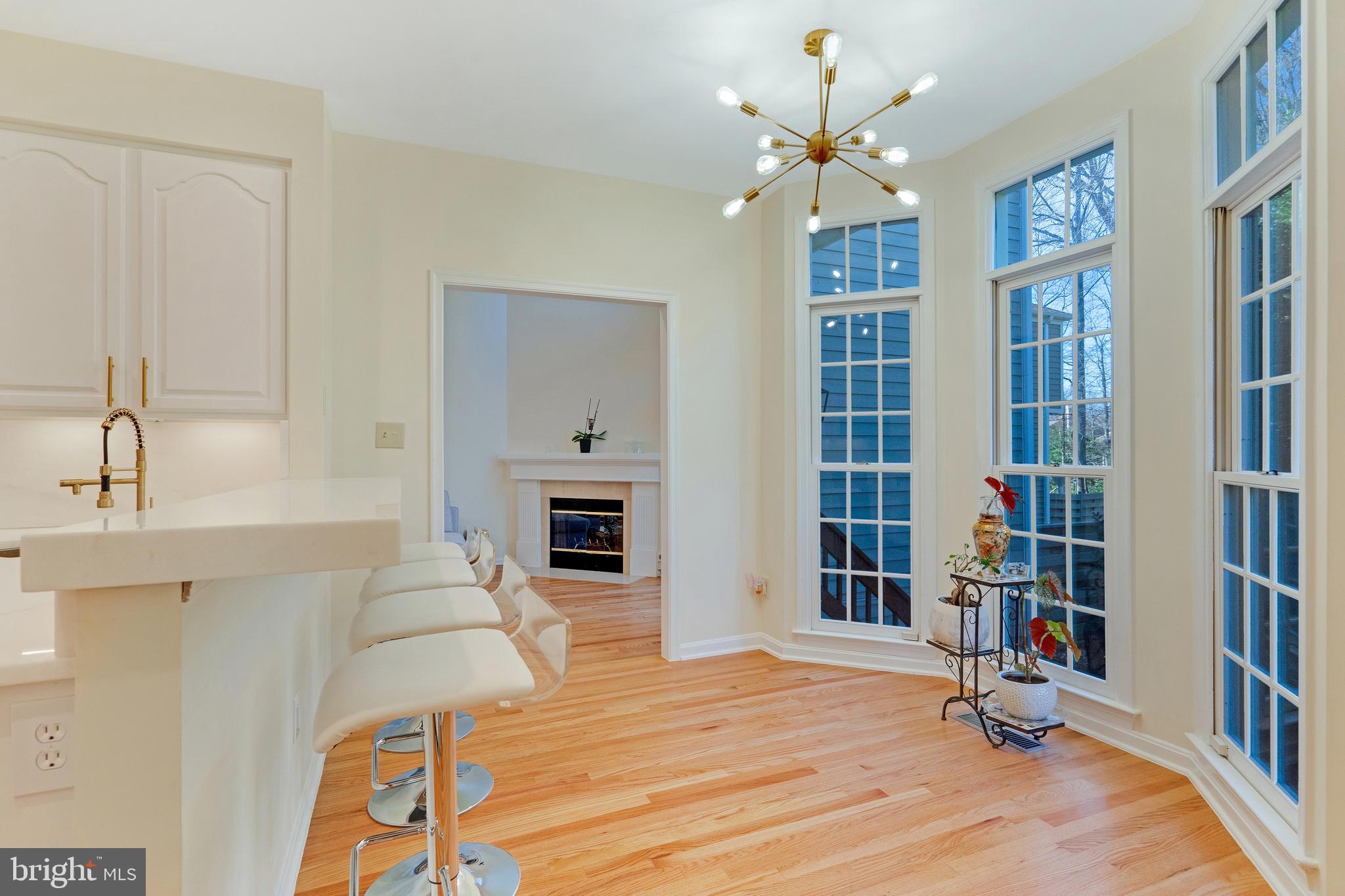 11402 Hollow Timber Way Reston, VA 20194 - Photo 8 of 23 Room for a table