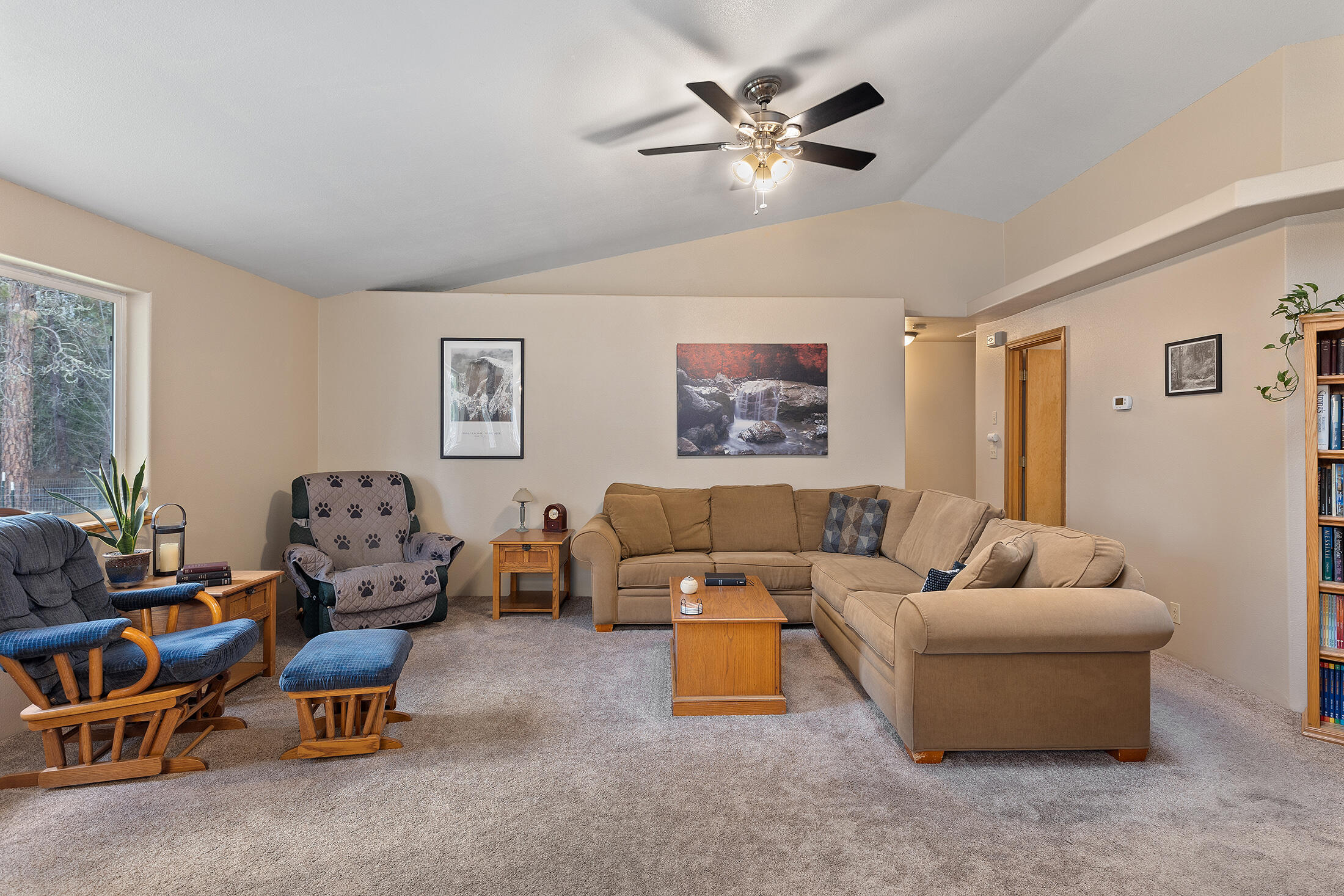 120 Daugherty Way Merlin, OR 97532 - Photo 5 of 30 Living Room 1