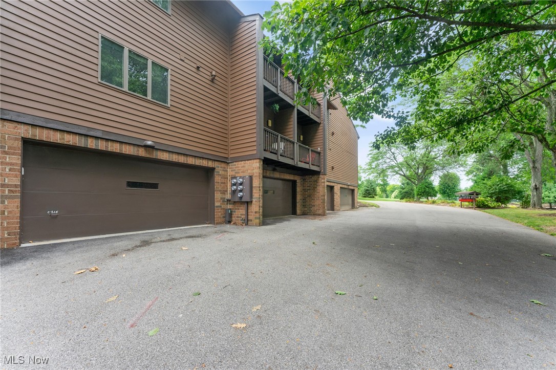1175 East Calla Road, Unit C215 Youngstown, OH 44514 - Photo 42 of 44 Plenty of open space