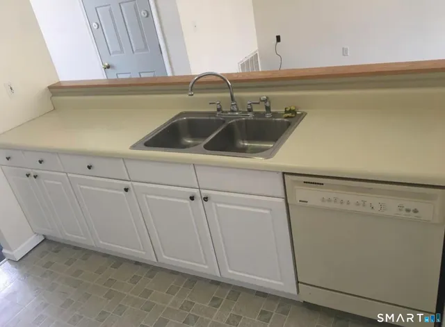 $1,800 | 70 Hubbard Road, Unit 23, Guilford, CT 06437