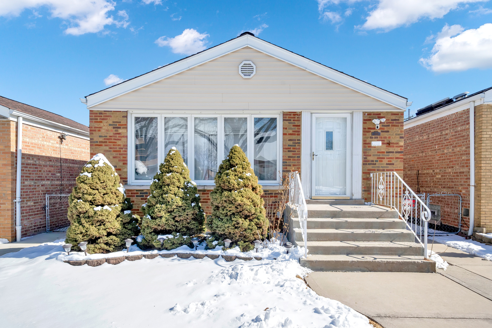 5239 South Rutherford Avenue Chicago, IL 60638 - Photo 2 of 22