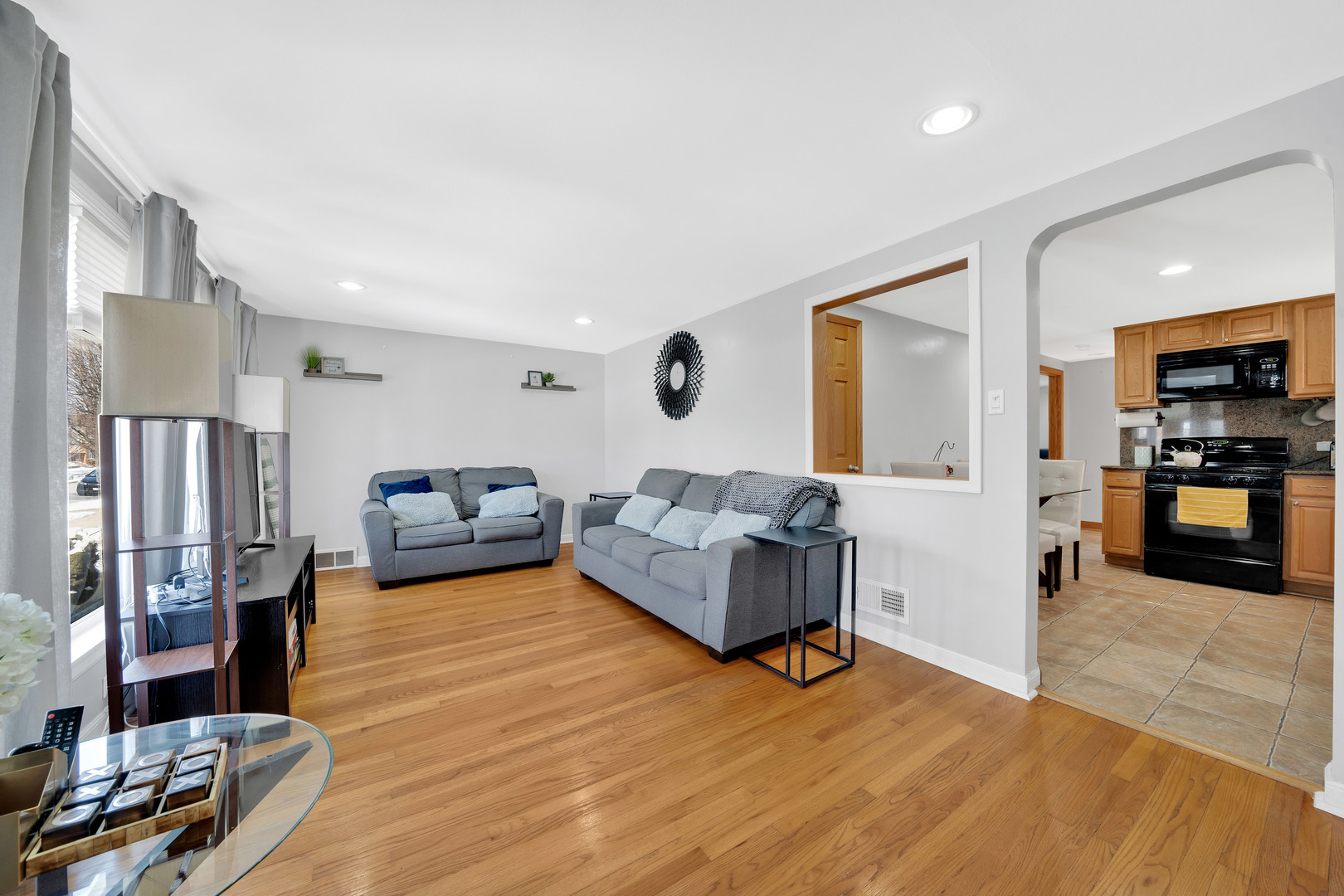 5239 South Rutherford Avenue Chicago, IL 60638 - Photo 4 of 22