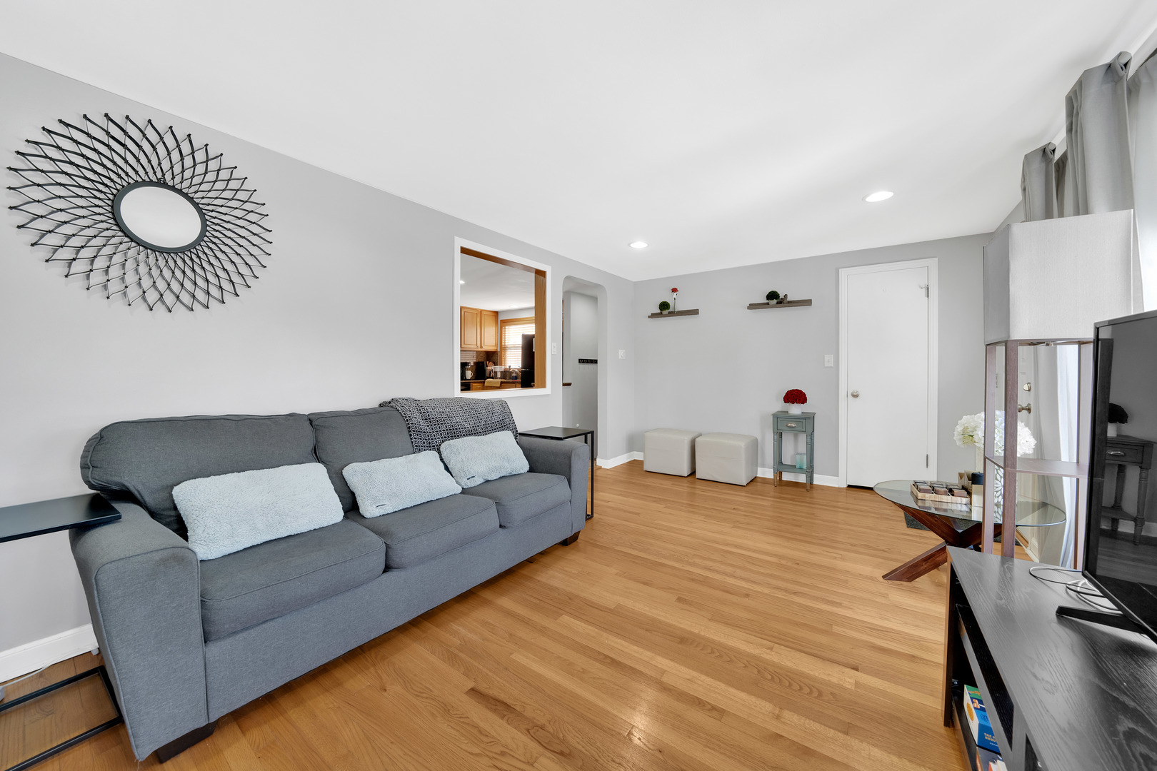 5239 South Rutherford Avenue Chicago, IL 60638 - Photo 5 of 22